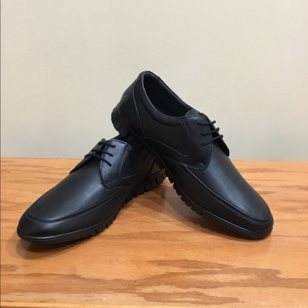 Men’s Leather Lace-Up Front Oxford Shoes